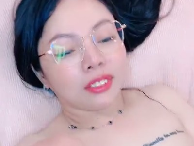 戴眼镜的少妇被老公叫来和非州大屌黑人一起三通・吊毛黑人